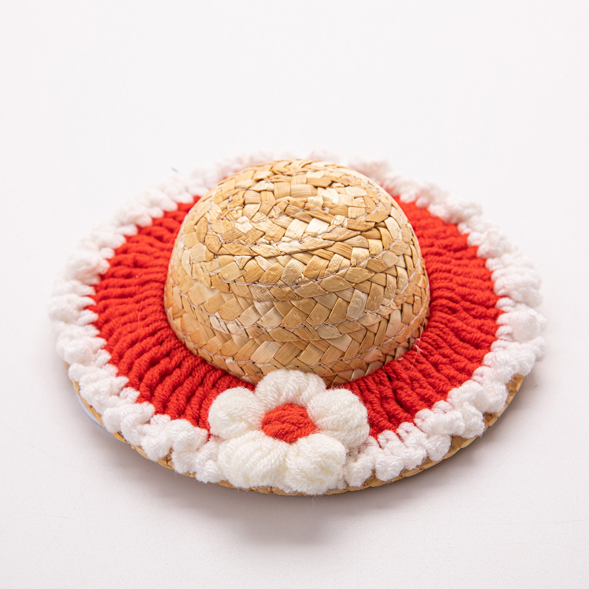 田園風-小花の赤い帽子