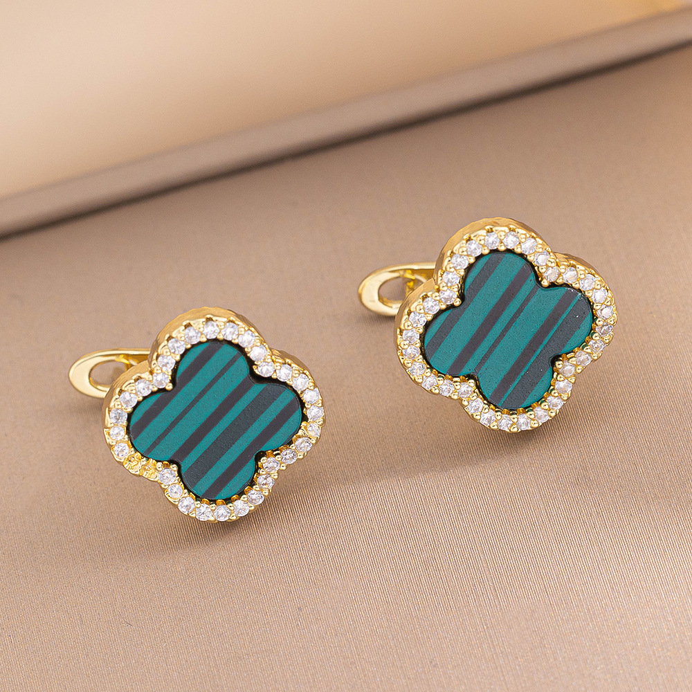 257 ゴールド グリーン シェル 四つ葉のクローバー スプリング ピアス