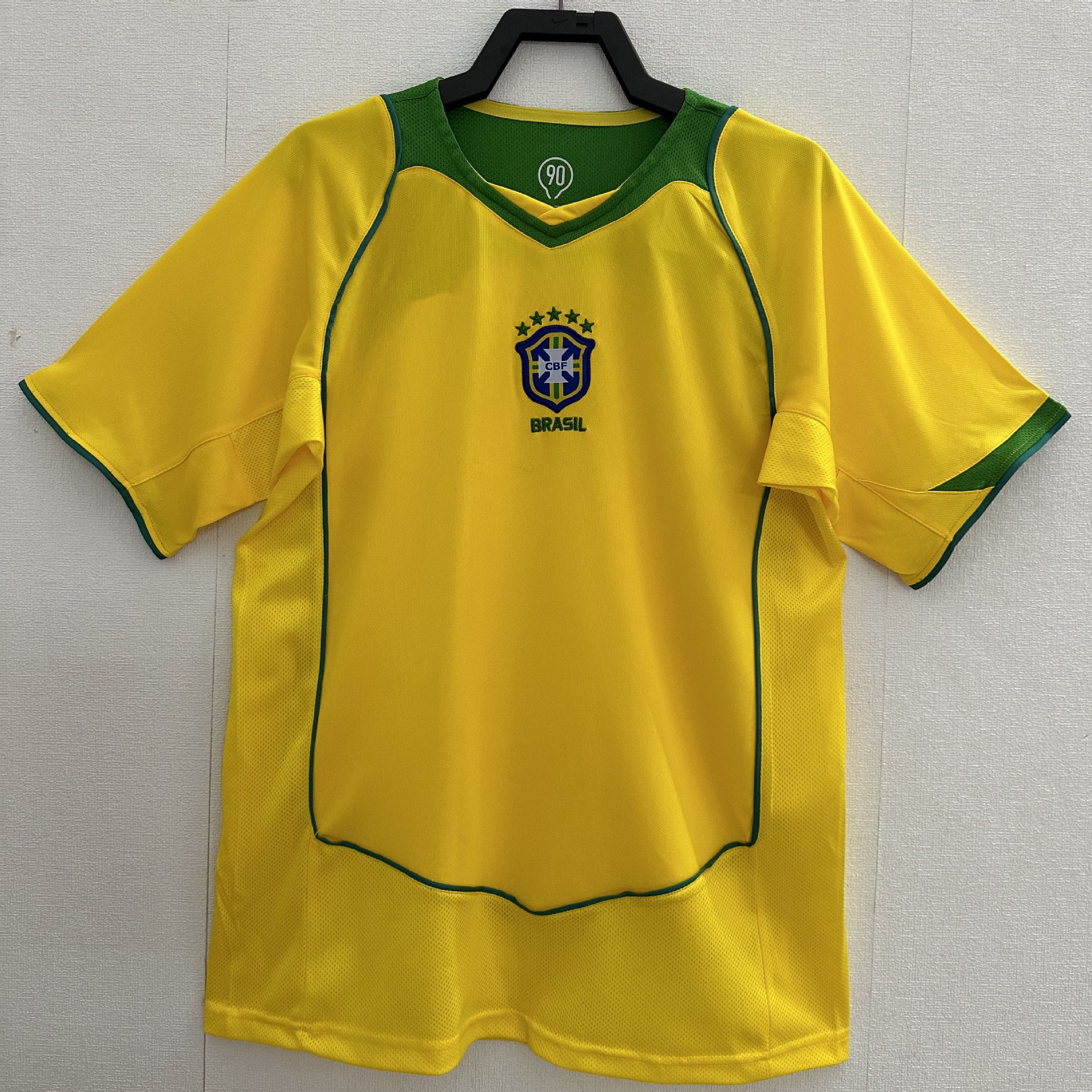 2004 年のレトロなブラジルのホームコート