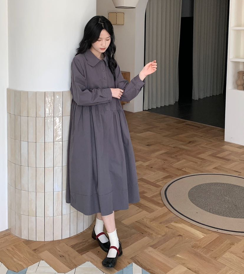 濃い灰色