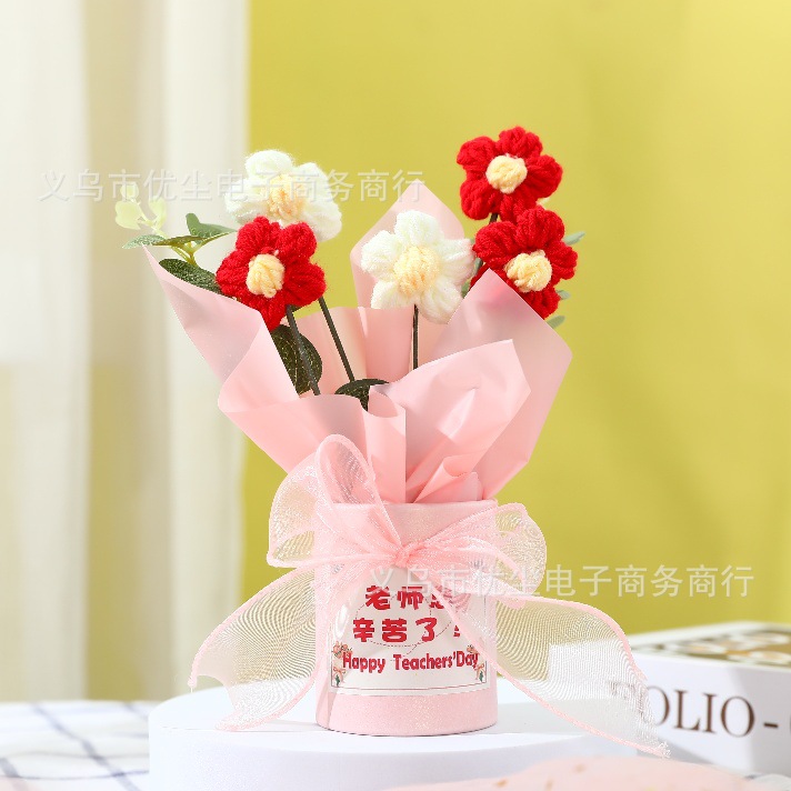 バケツを抱く花-赤