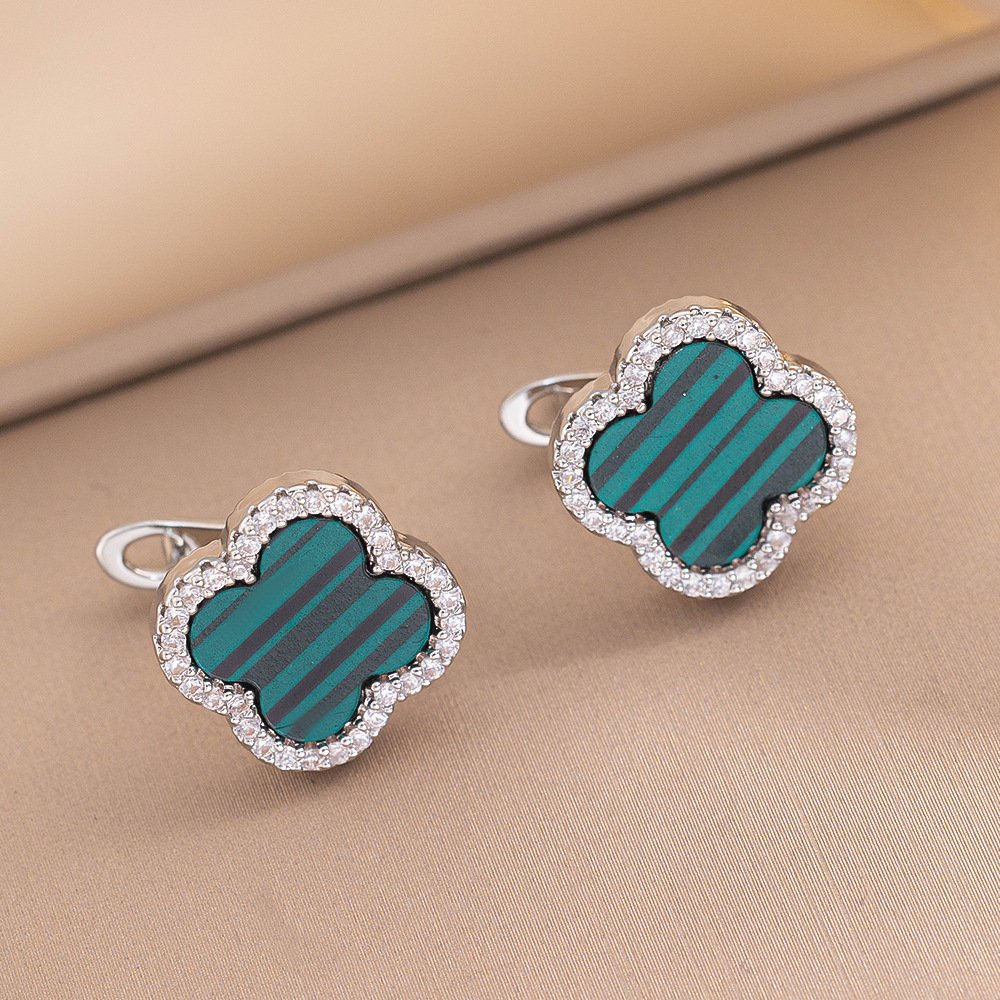 257 シルバー グリーン シェル クローバー スプリング スタッド ピアス