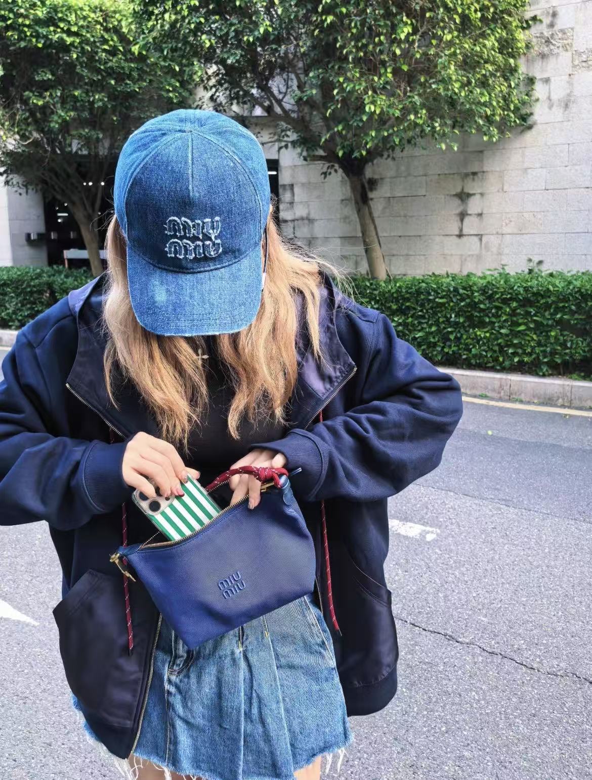 ネイビーブルー（チェーン付き、ギフトボックス付き）