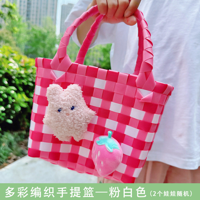 ピンクの2つの人形 (ランダム) 1つのバスケットがランダムに2つの人形