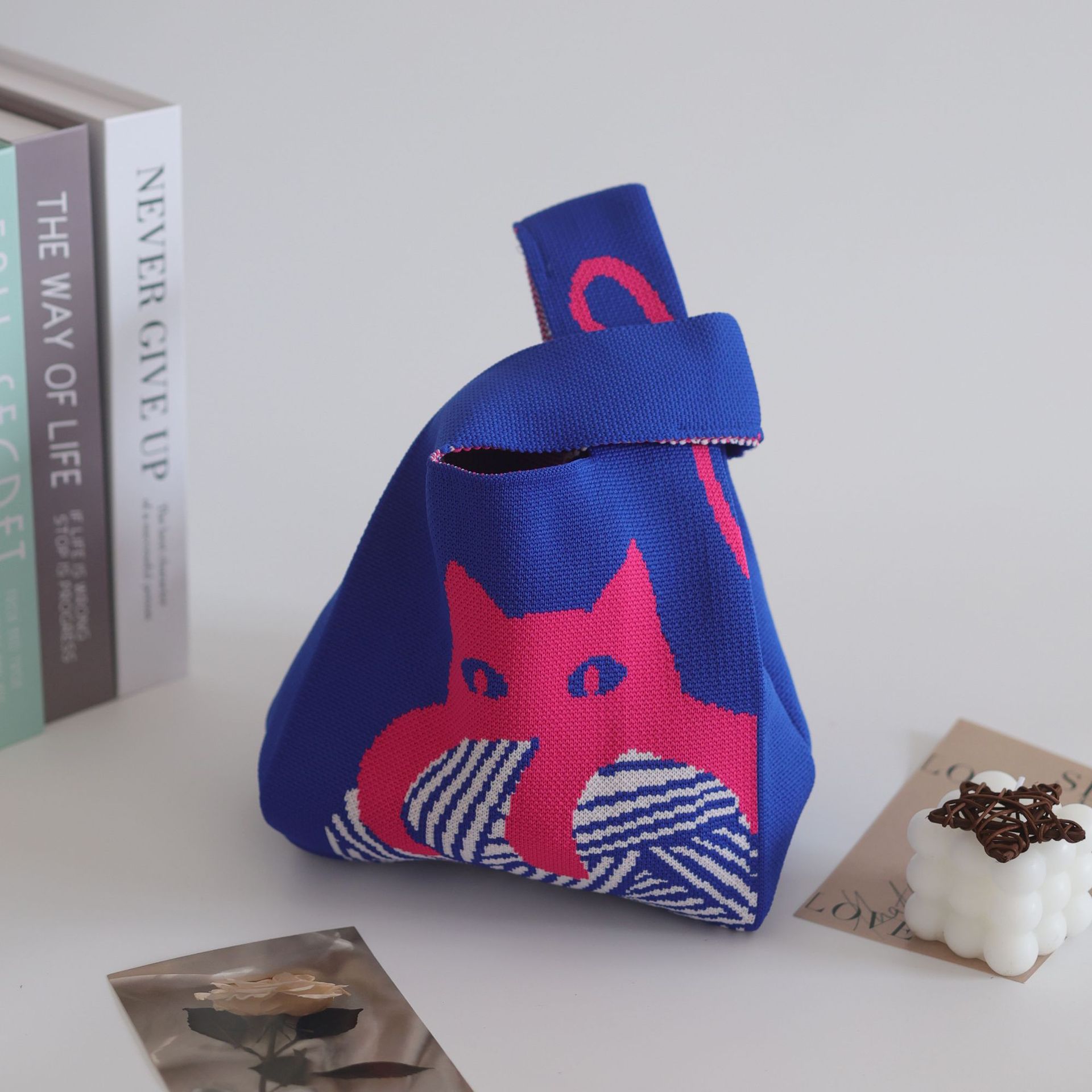 猫 - レイクブルー