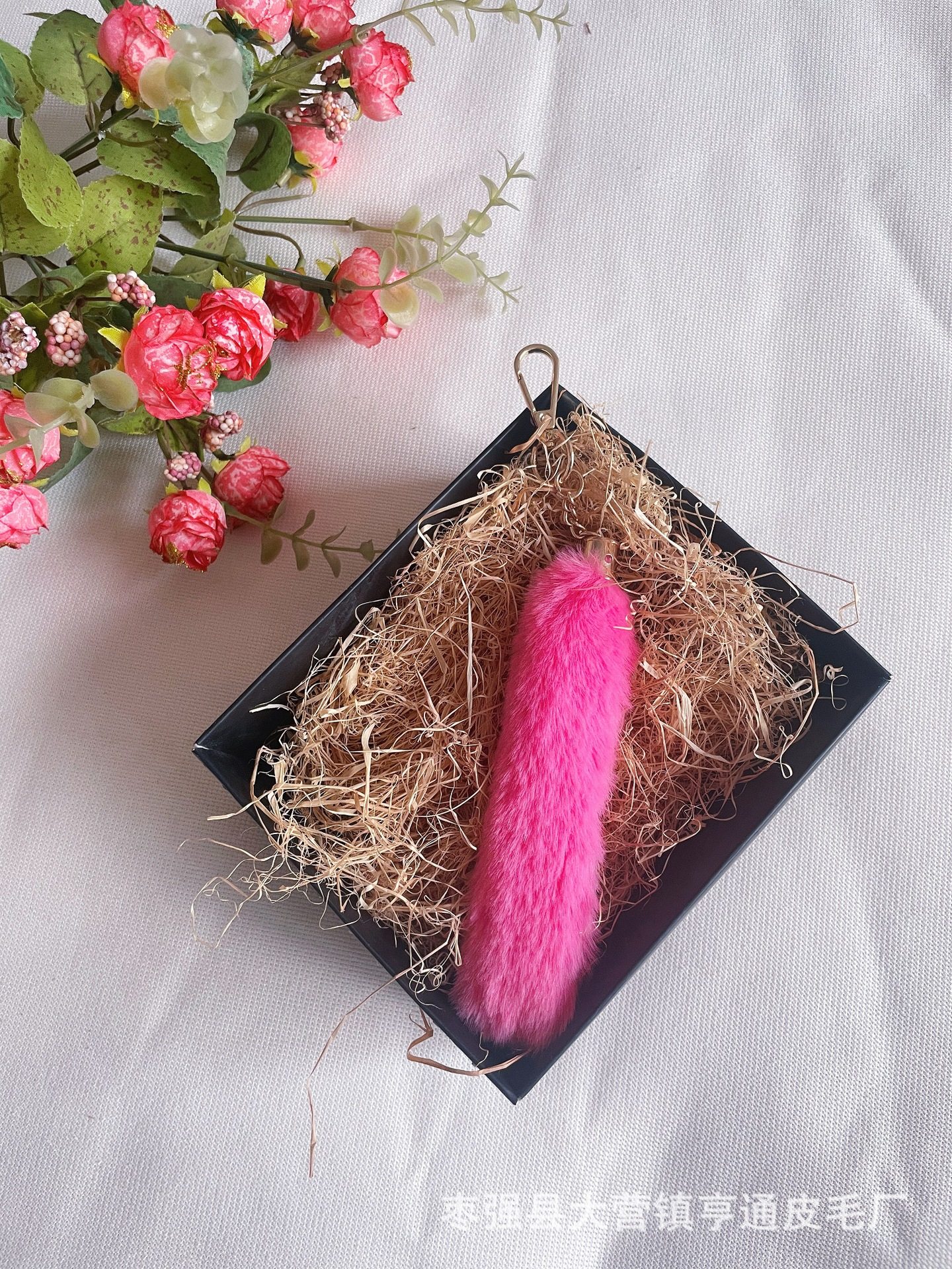 ローズレッド {金属製の吊り下げチェーンは色褪せません}