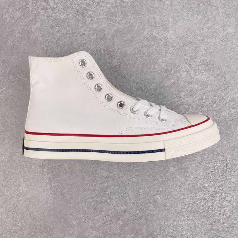 純白のハイトップ(ワンサイズ大きめ)
