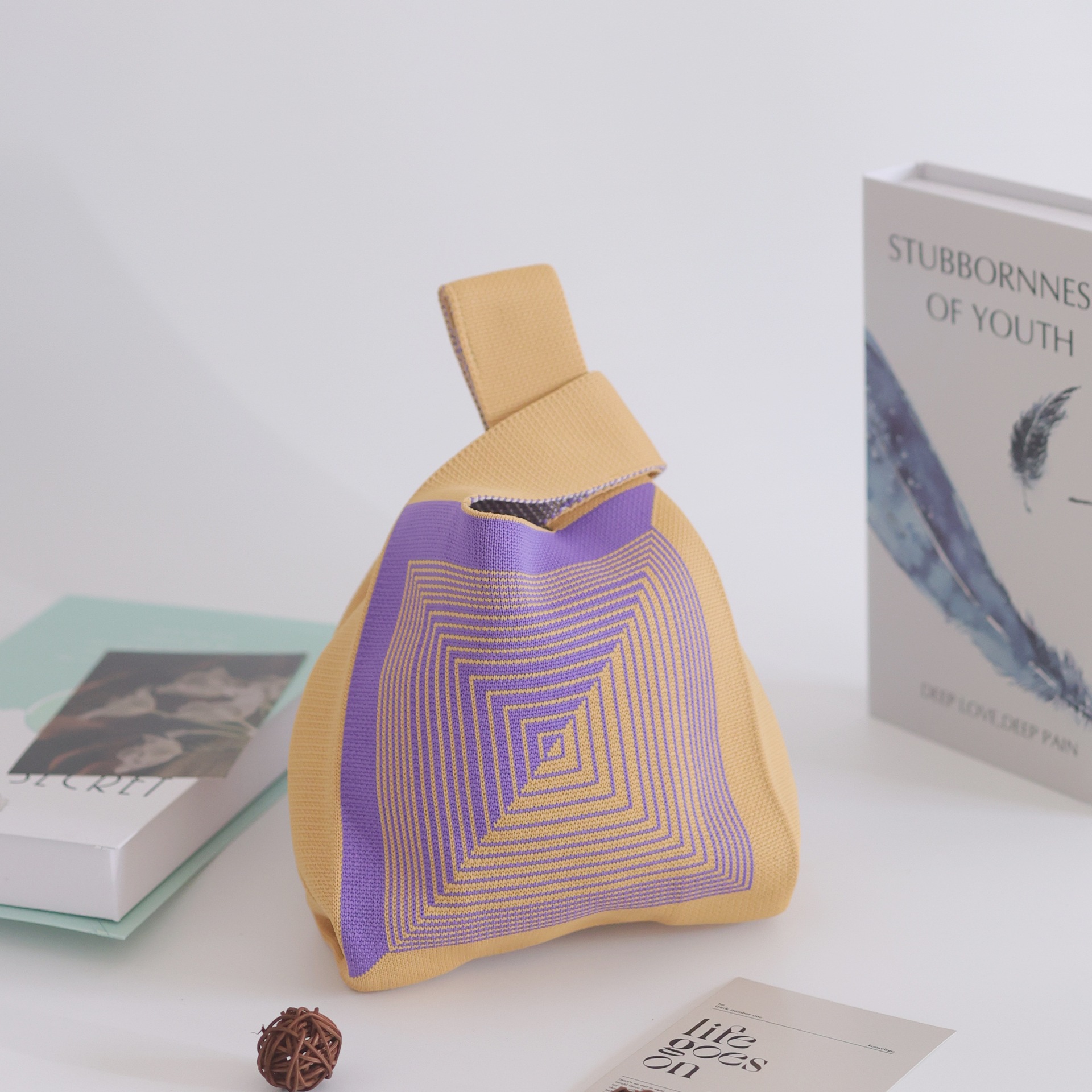 戻る文字の黄色