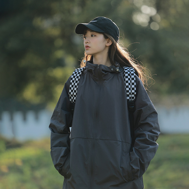 カーボングレー女性