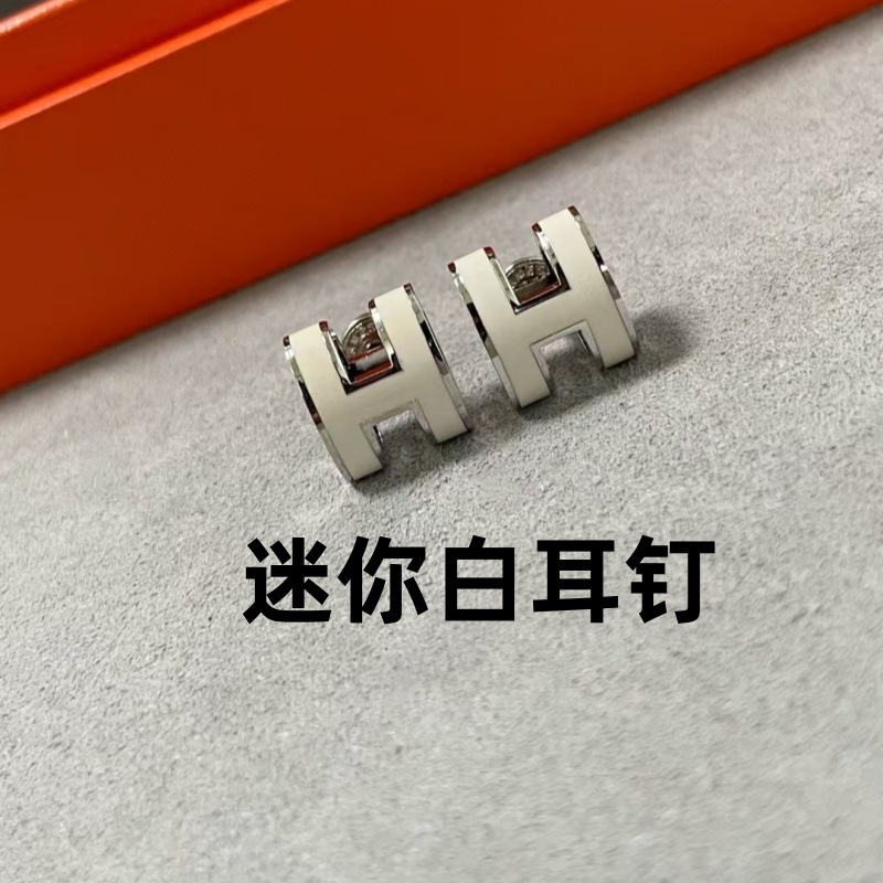 ミニプラチナホワイトスタッドピアス