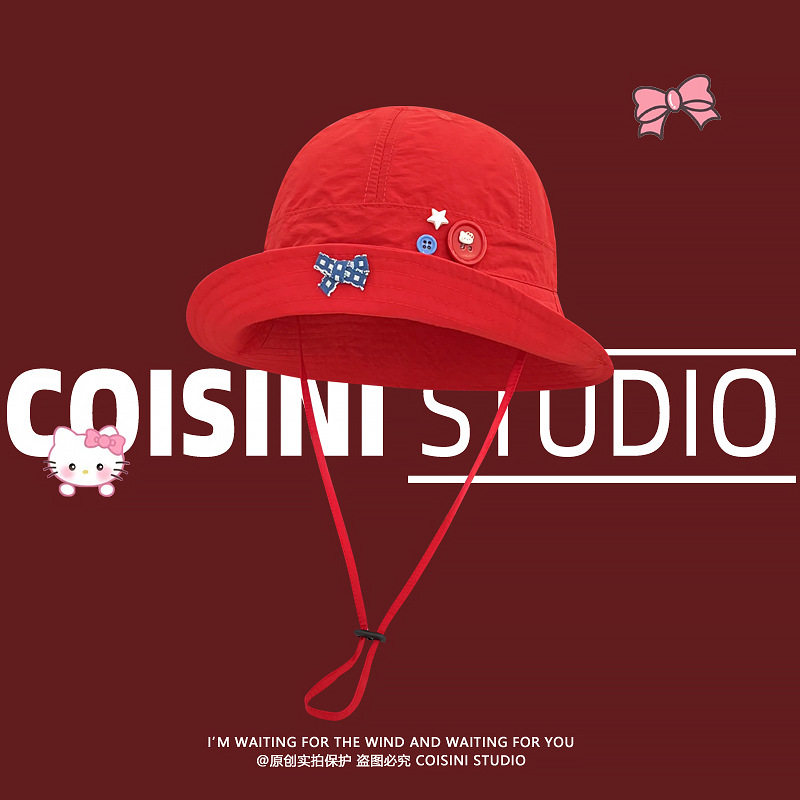 赤いレースアップバケットハット