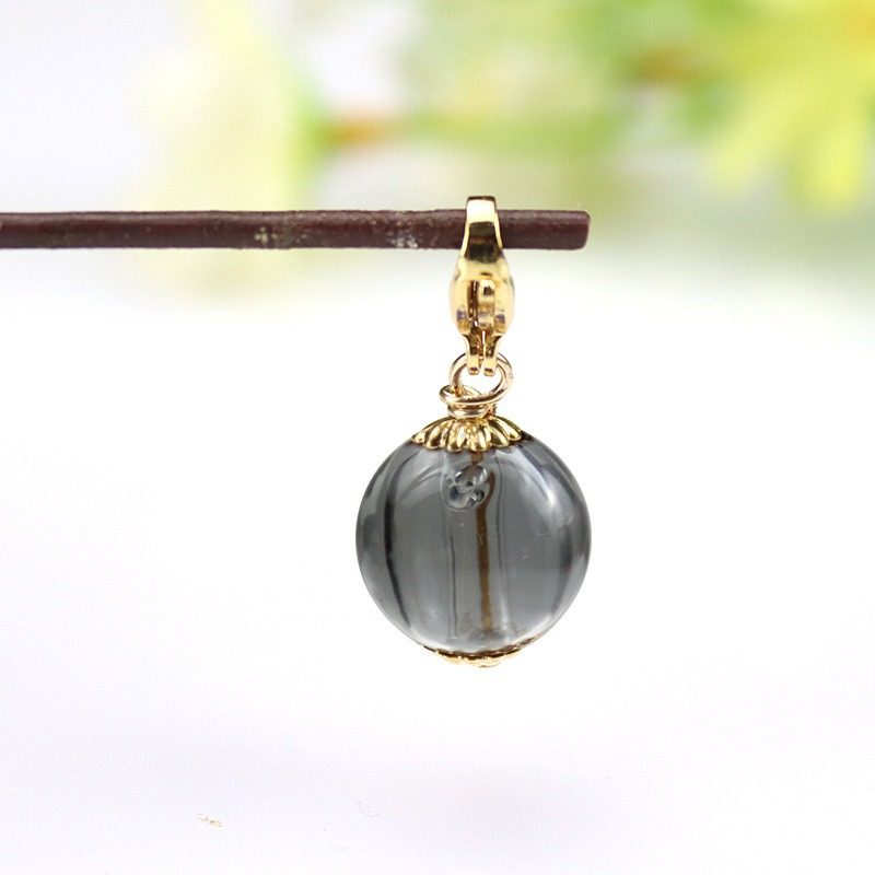 グレーの穴あきエッセンシャル オイル ビーズ ペンダント (ロブスター バックル スタイル)