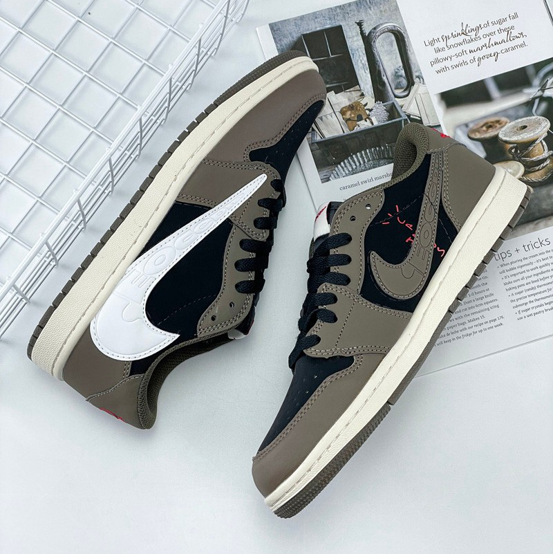 AJ1 ロートップ - しかめっ面バーブ