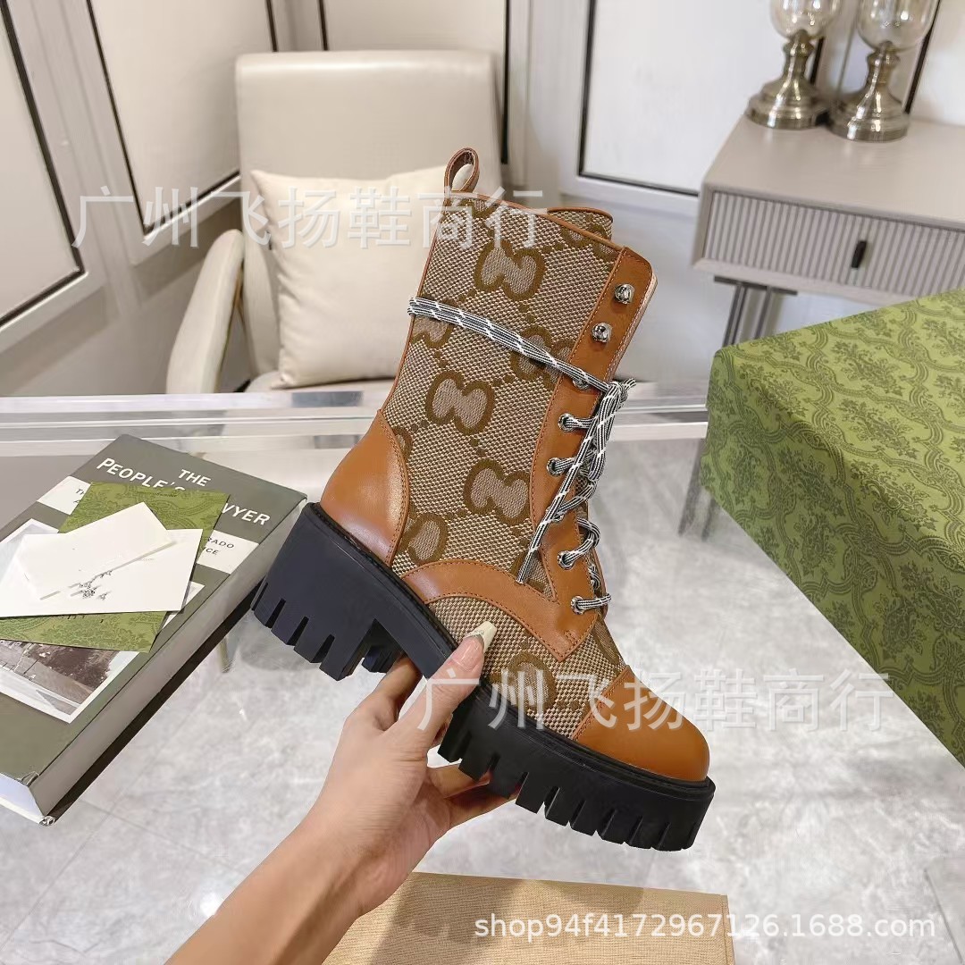 大きなG文字はすべて茶色です