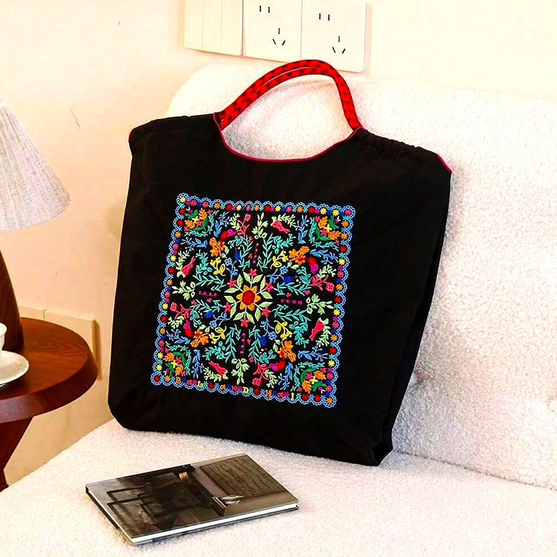 レトロフラワー ブラック（ストラップなし）