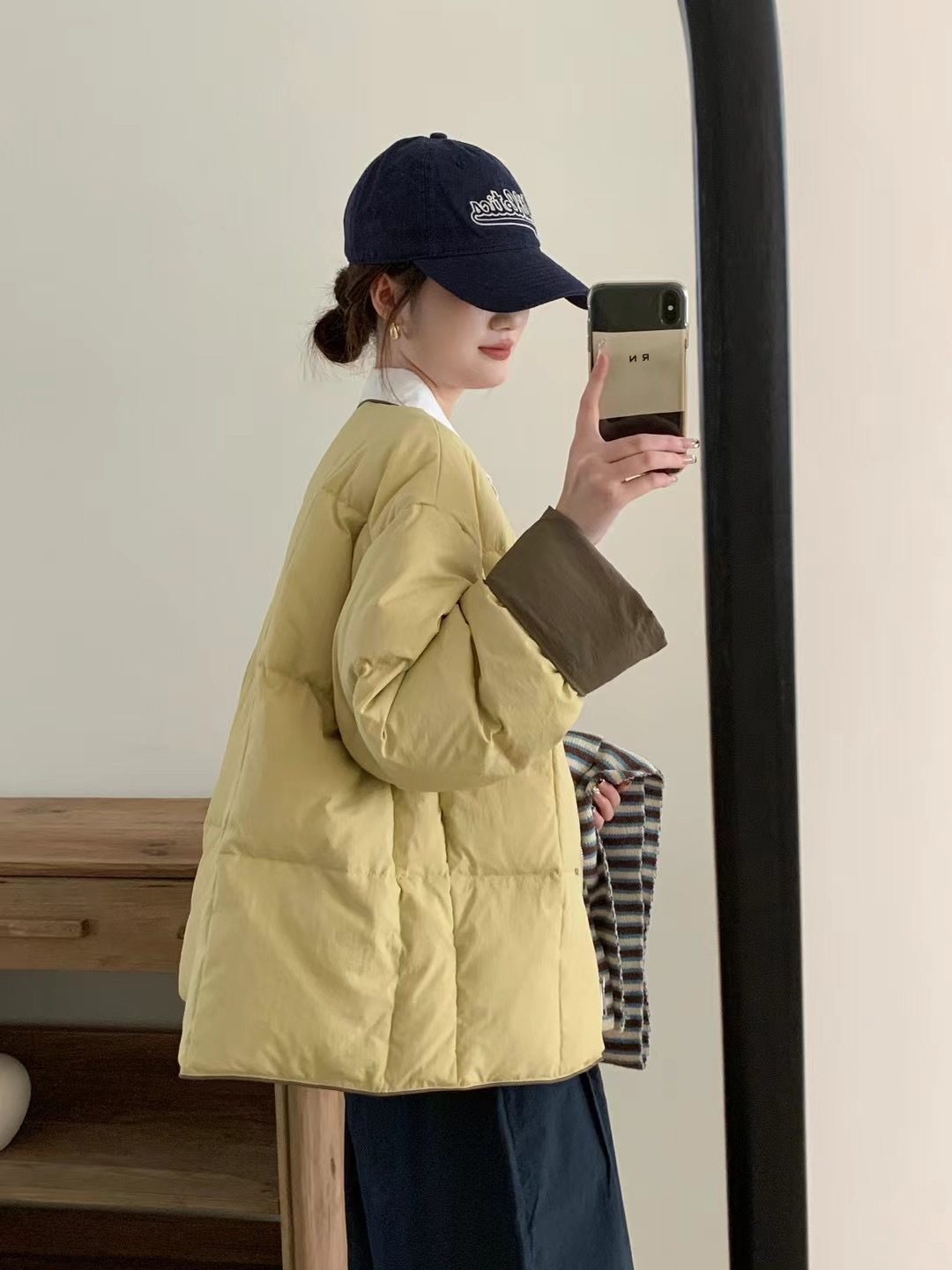 クリームイエロー