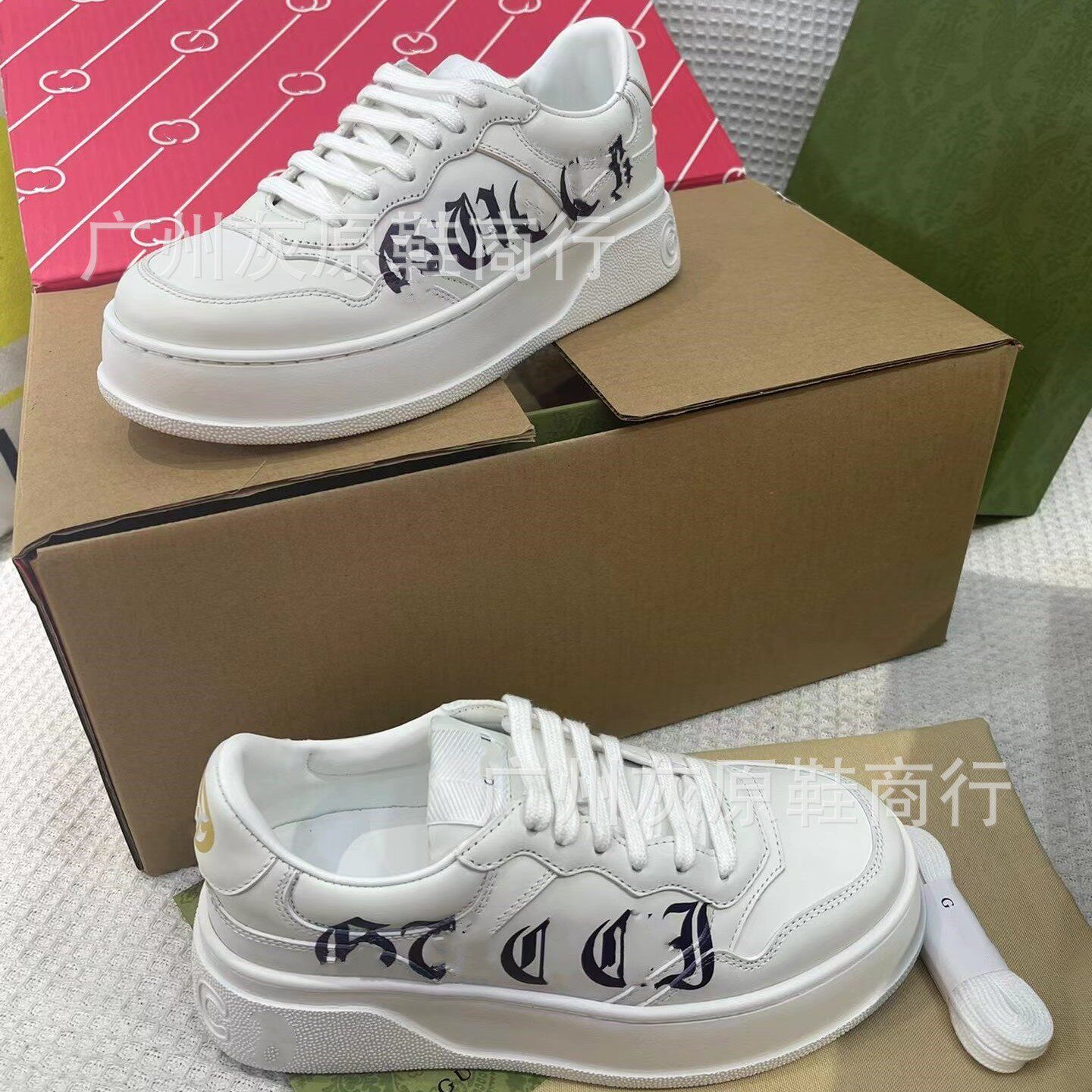 黒文字の印刷はカスタマイズされており、返品不可です