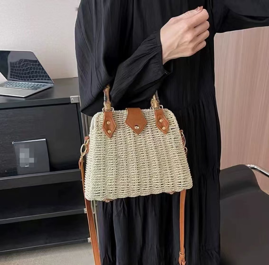 ベージュ