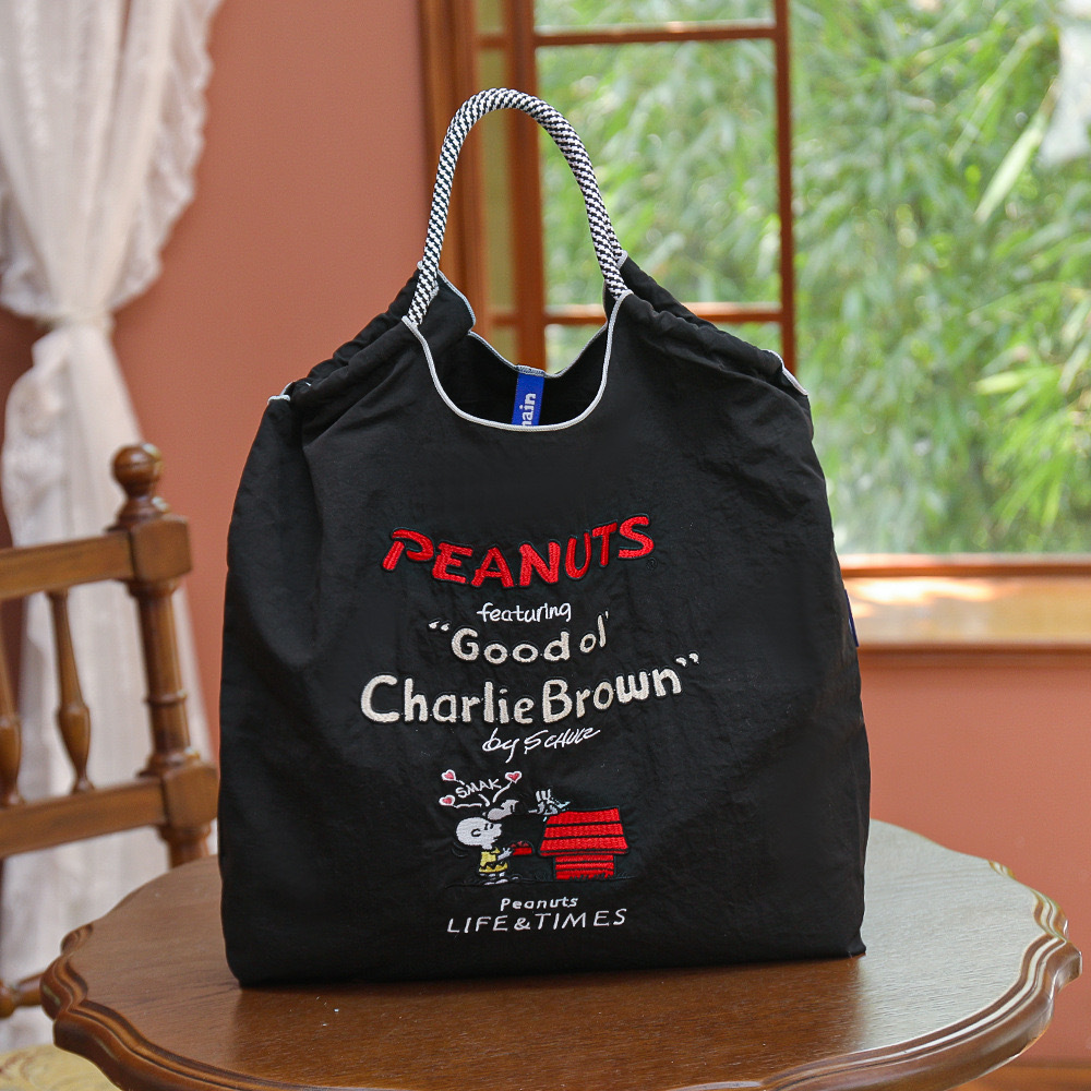 黒のスヌーピーのキス