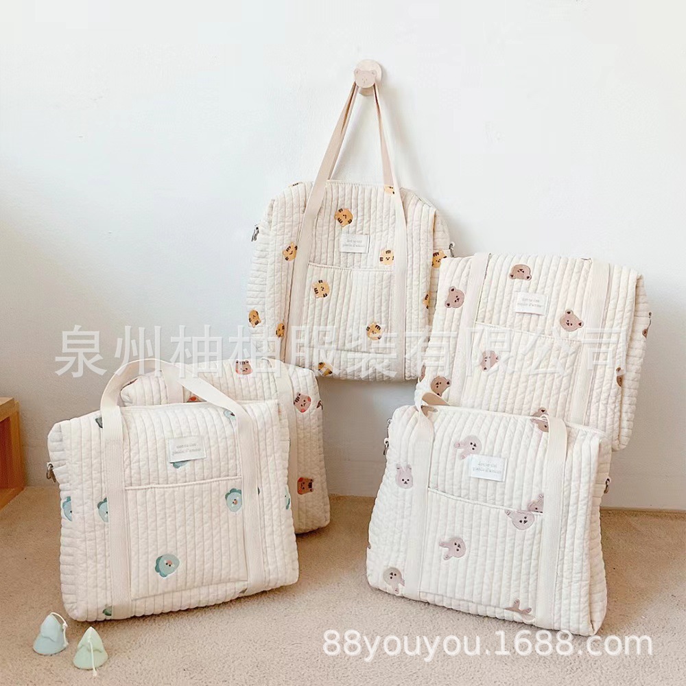 ベージュ色の恐竜刺繍マミーバッグ (ポケットタイプ)