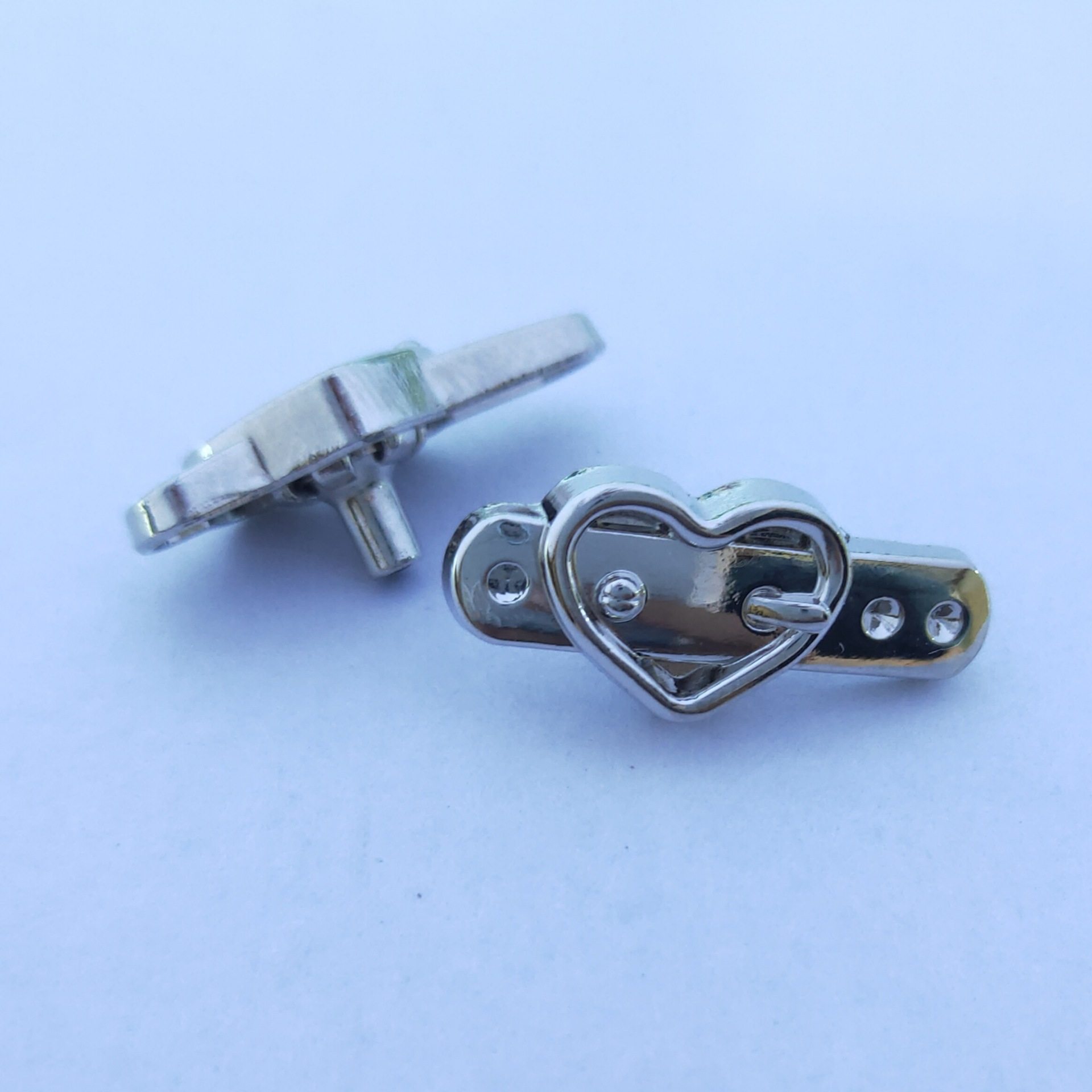 25x11mm*不規則*吊り下げ白*ハートベルト*6022#