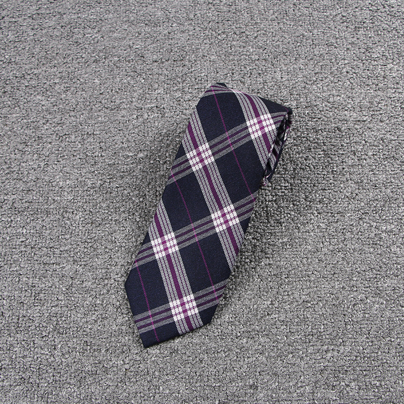 紫と青のチェック柄のネクタイ