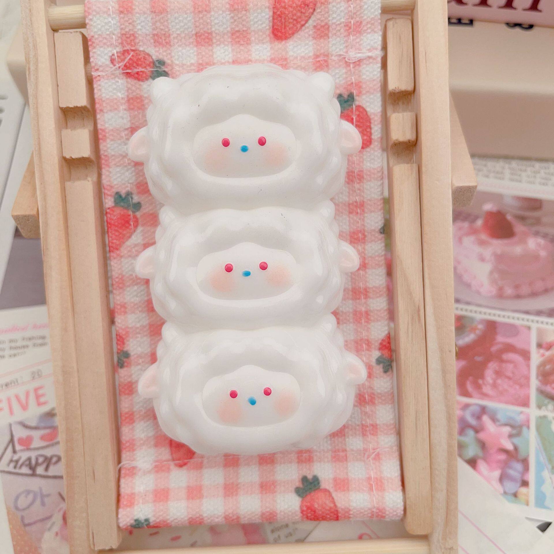 三匹の子羊をつまむ【超柔らかい泥の感触】