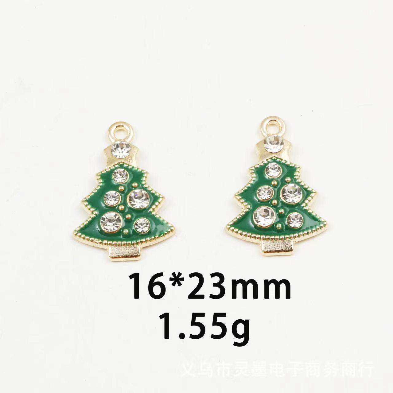 ダイヤモンドがいっぱいの緑の木