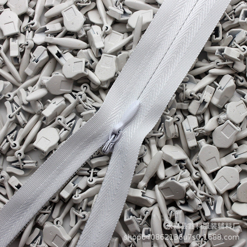 3番目に見えないプルヘッドの白い半斤