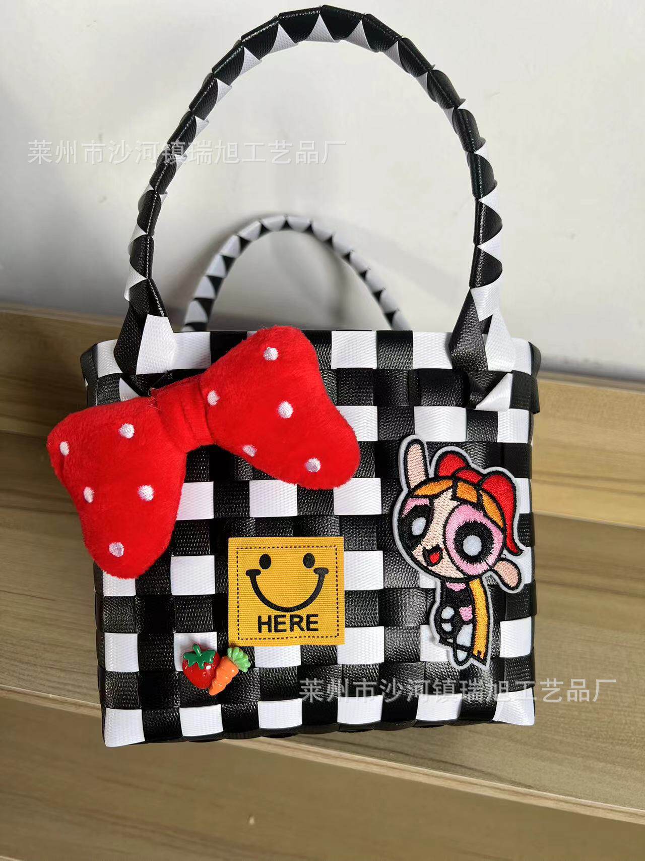 空飛ぶ少女警官 (赤)