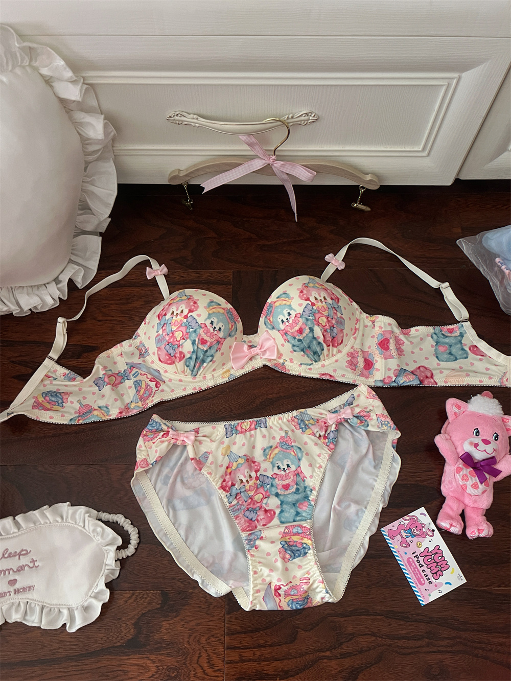 ベージュのスーツ