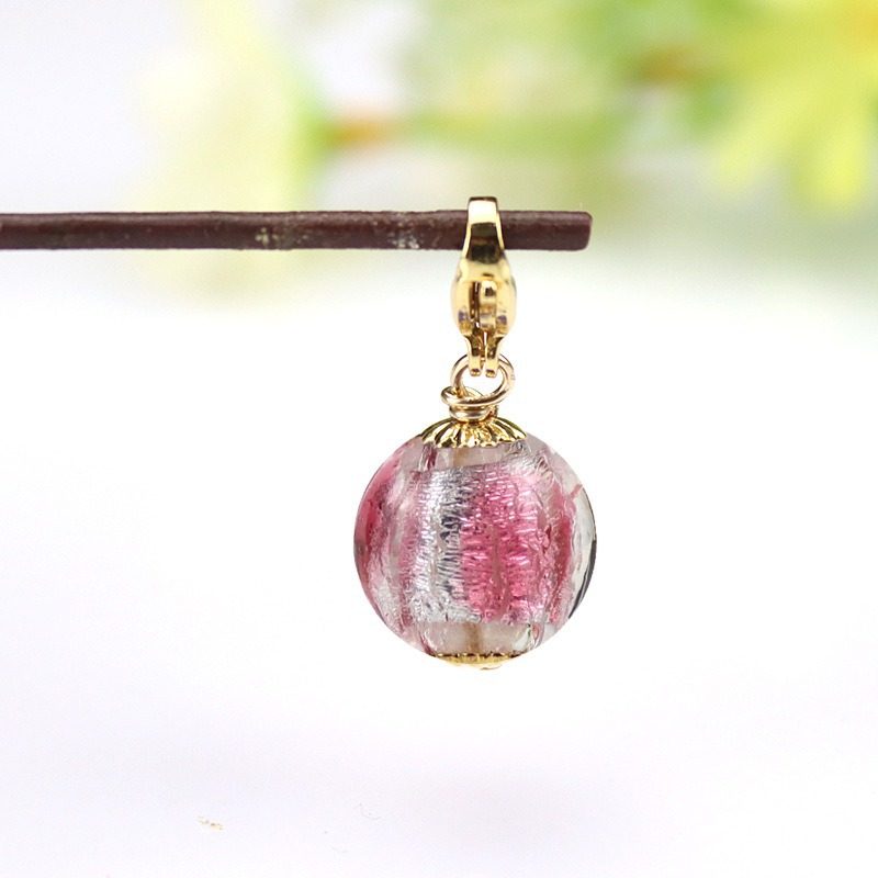 ローズレッドシルバーフォイルエッセンシャルオイルビーズペンダント（ロブスタークラスプスタイル）