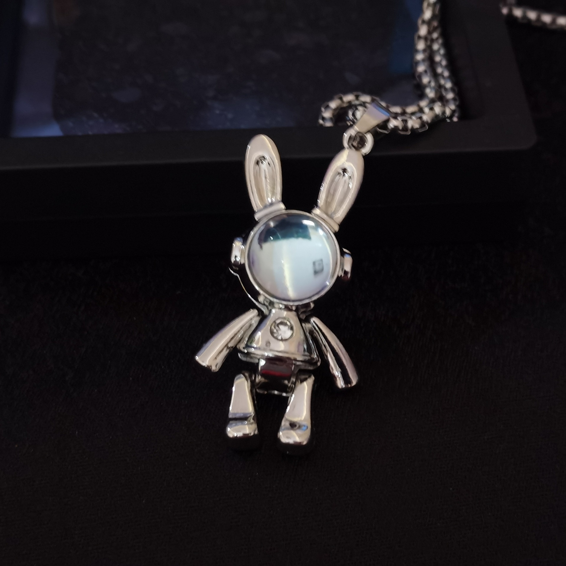 139#シアン色のカラフルな宇宙ウサギ