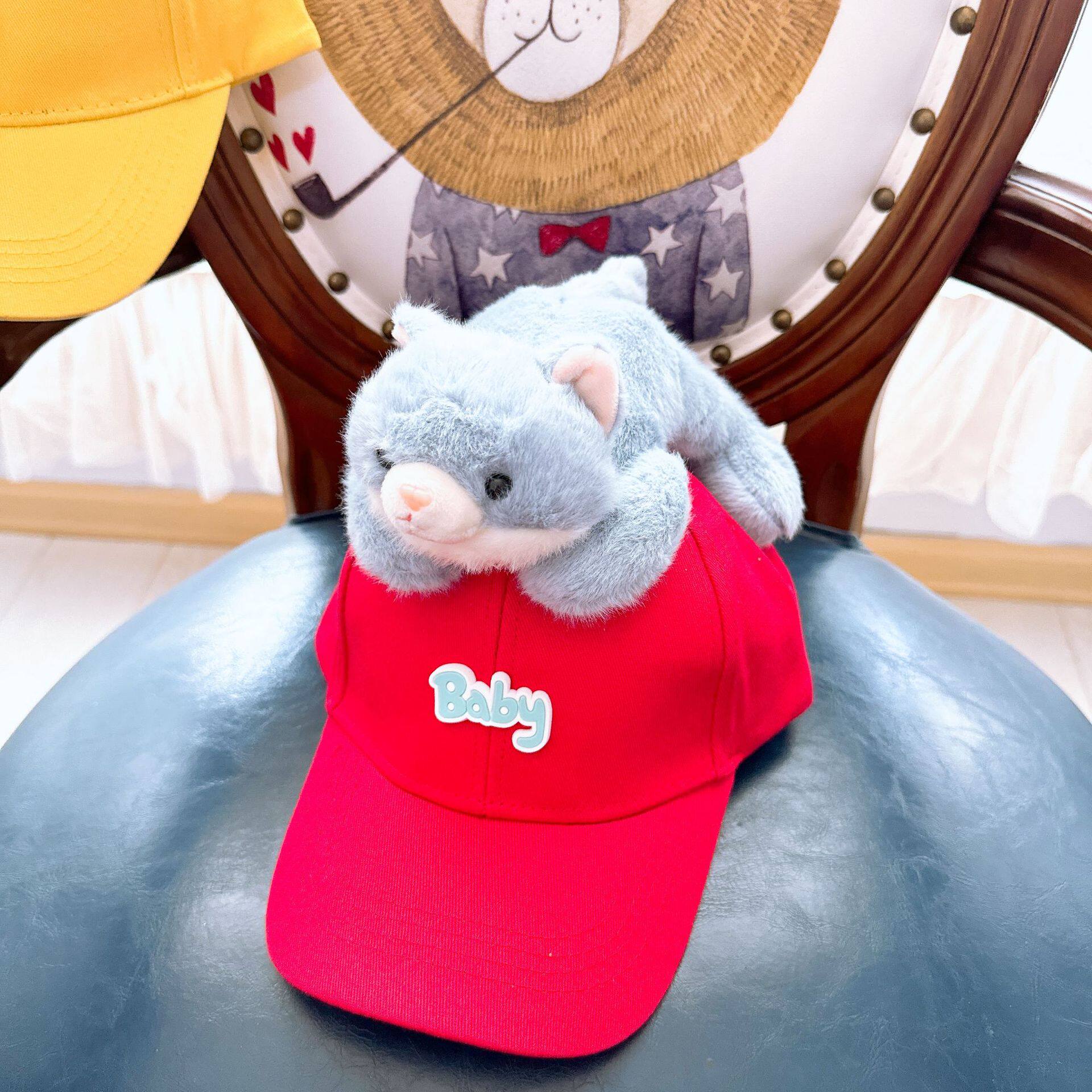 赤い帽子青い猫