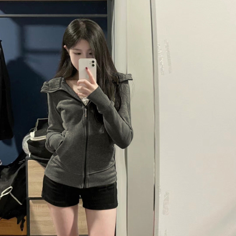 ダークグレーの春と秋のスタイル