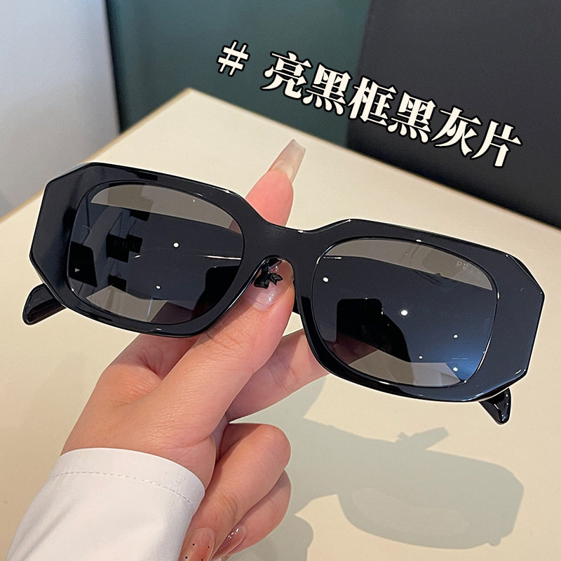 明るい黒のフレーム