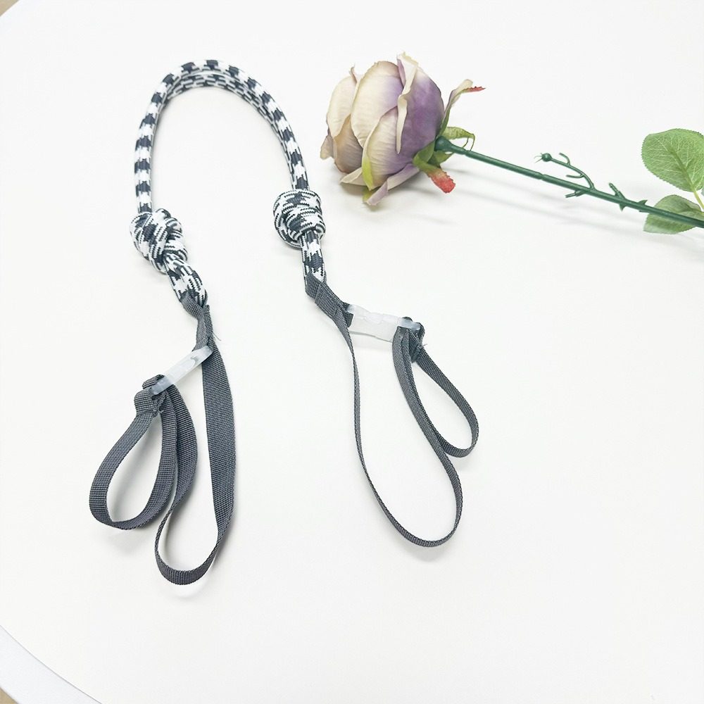 グレーと白のストライプのショルダーストラップ