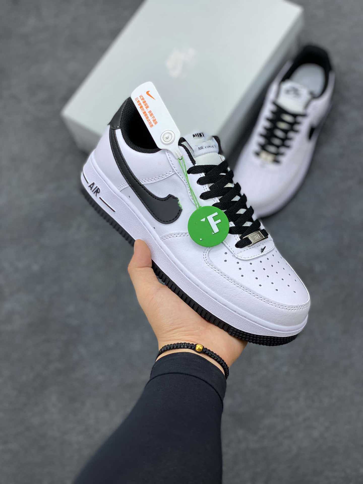 AF1 エア フォース - 白と黒のフック