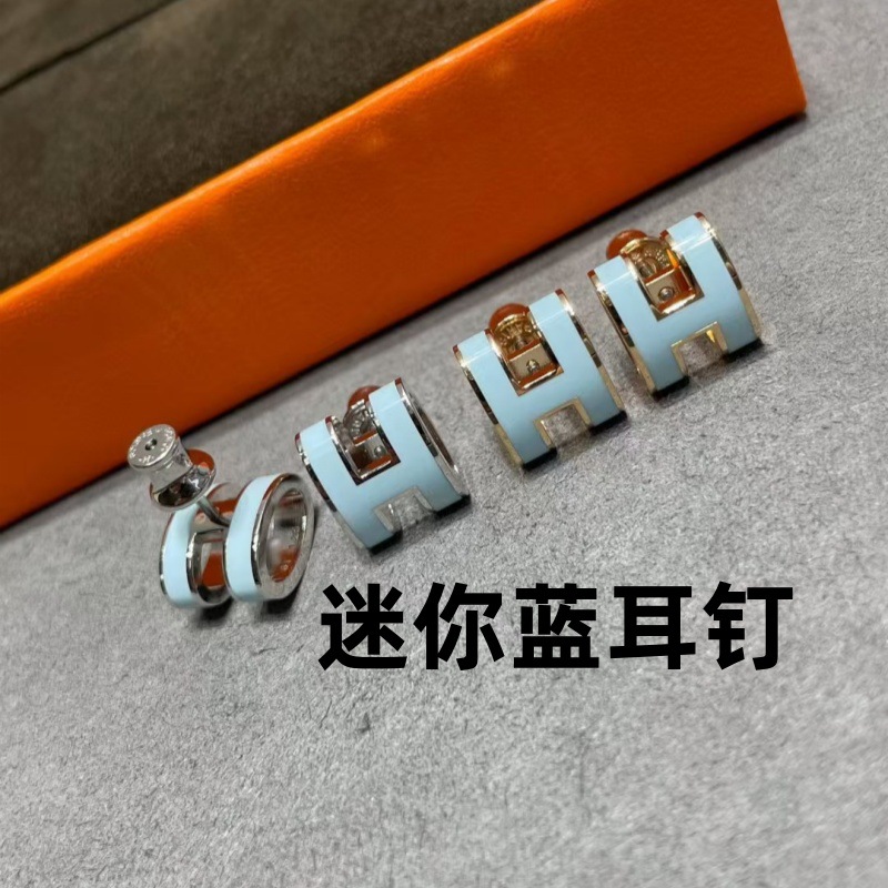 ミニプラチナブルースタッドピアス