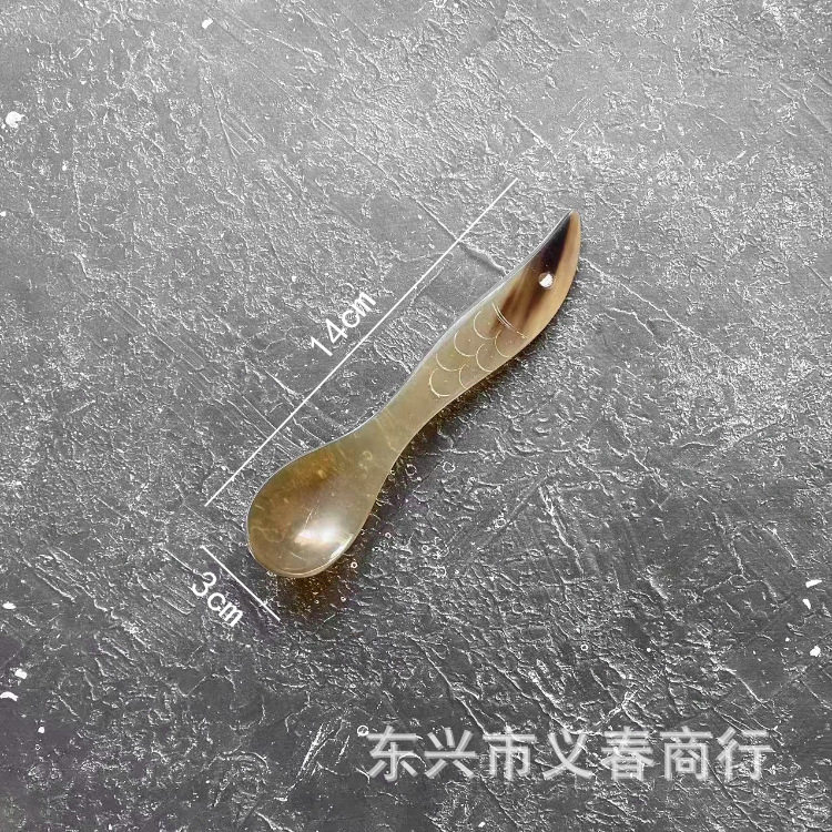 魚のスプーンの長さは14幅3センチです。