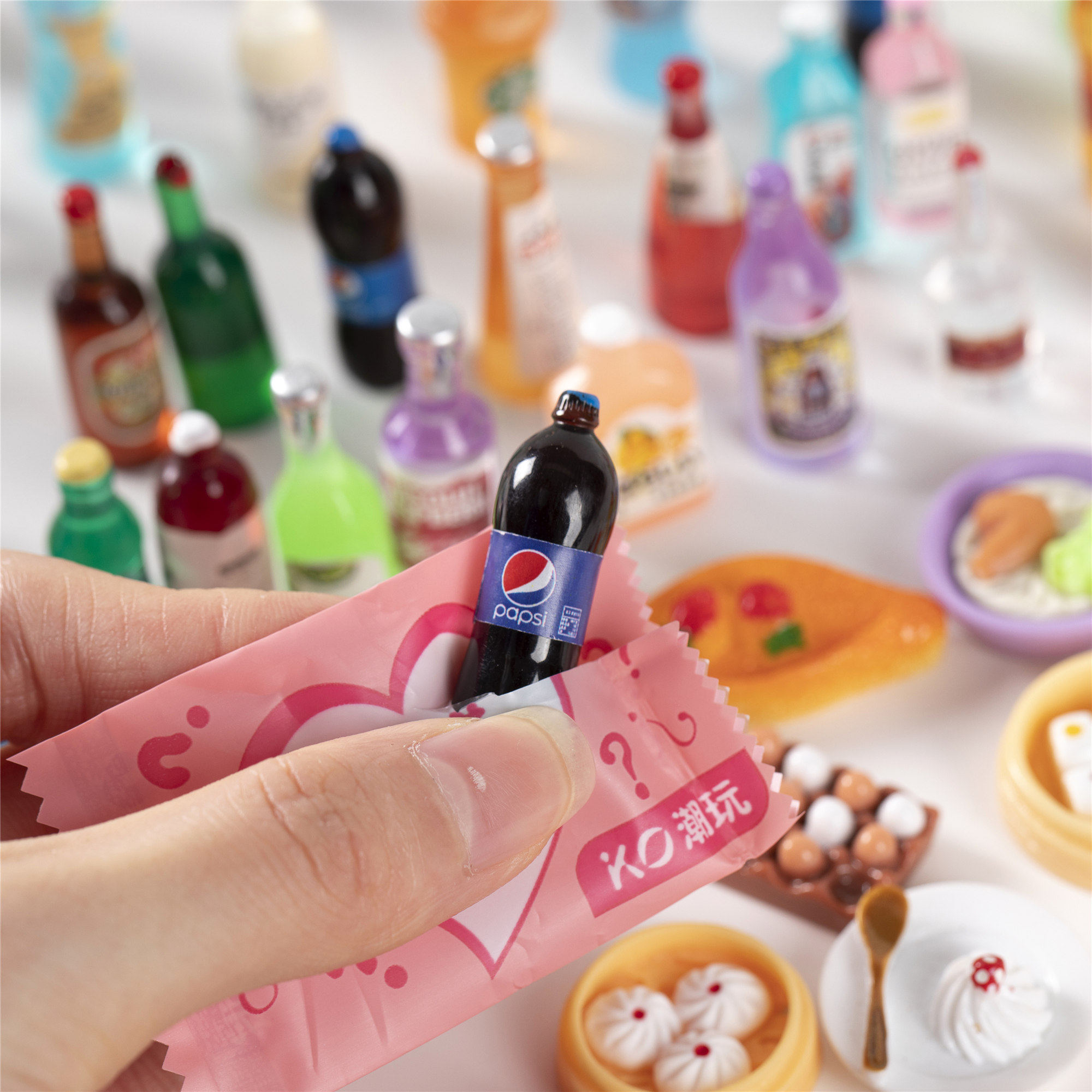 ボトル20本(独立したブラインドバッグ)+接着剤