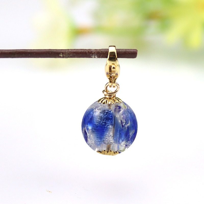 ダークブルー銀箔エッセンシャルオイルビーズペンダント（ロブスタークラスプ）