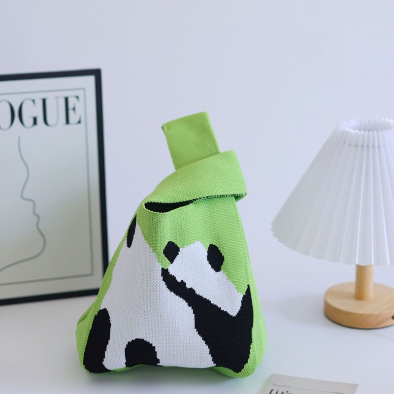 横たわるクマ-グリーン