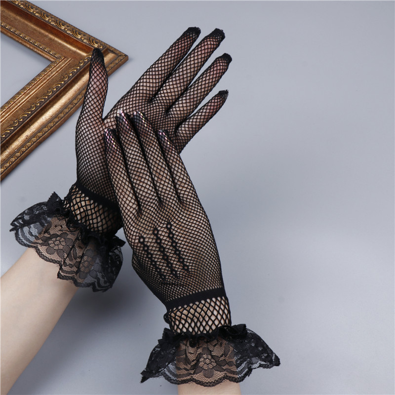 黒のシンプルなレース
