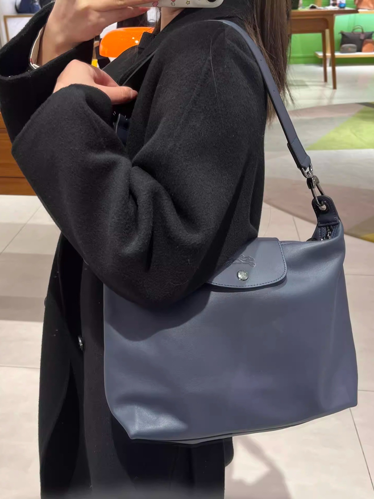 ネイビーブルー