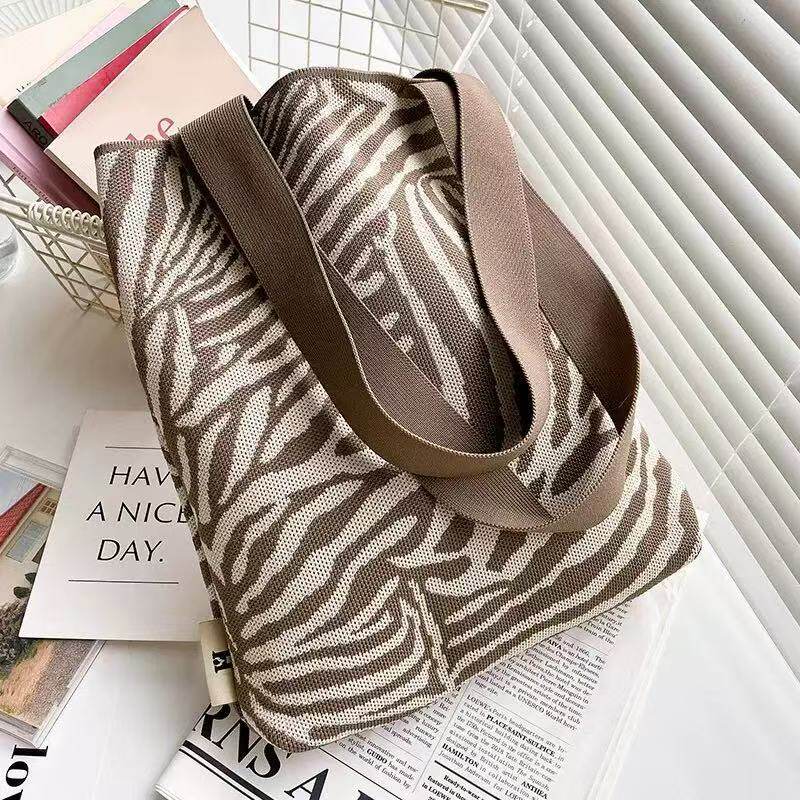 ヒョウ柄テクスチャ-コーヒー