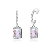 鮮やかなシルバーのイヤリング