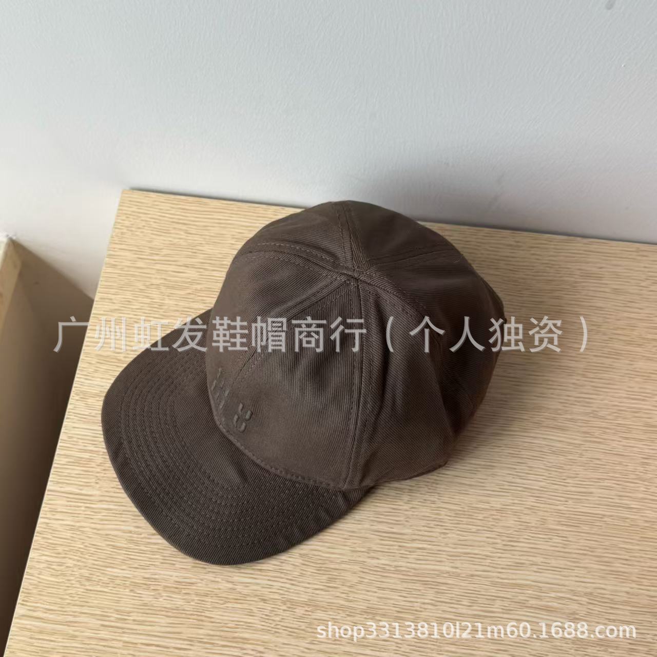 灰緑色