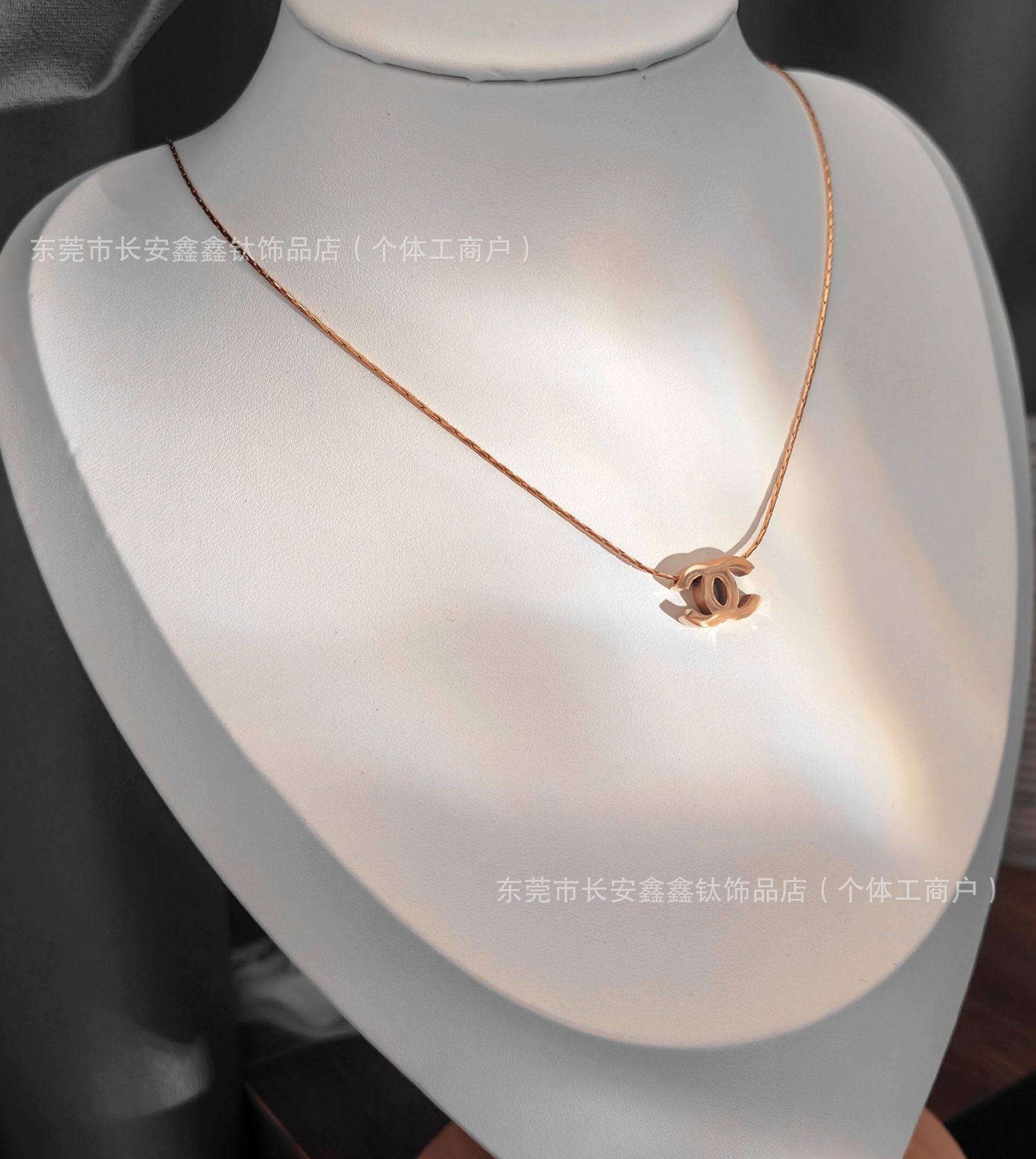 ゴールド ダブル C 細いスネーク チェーン