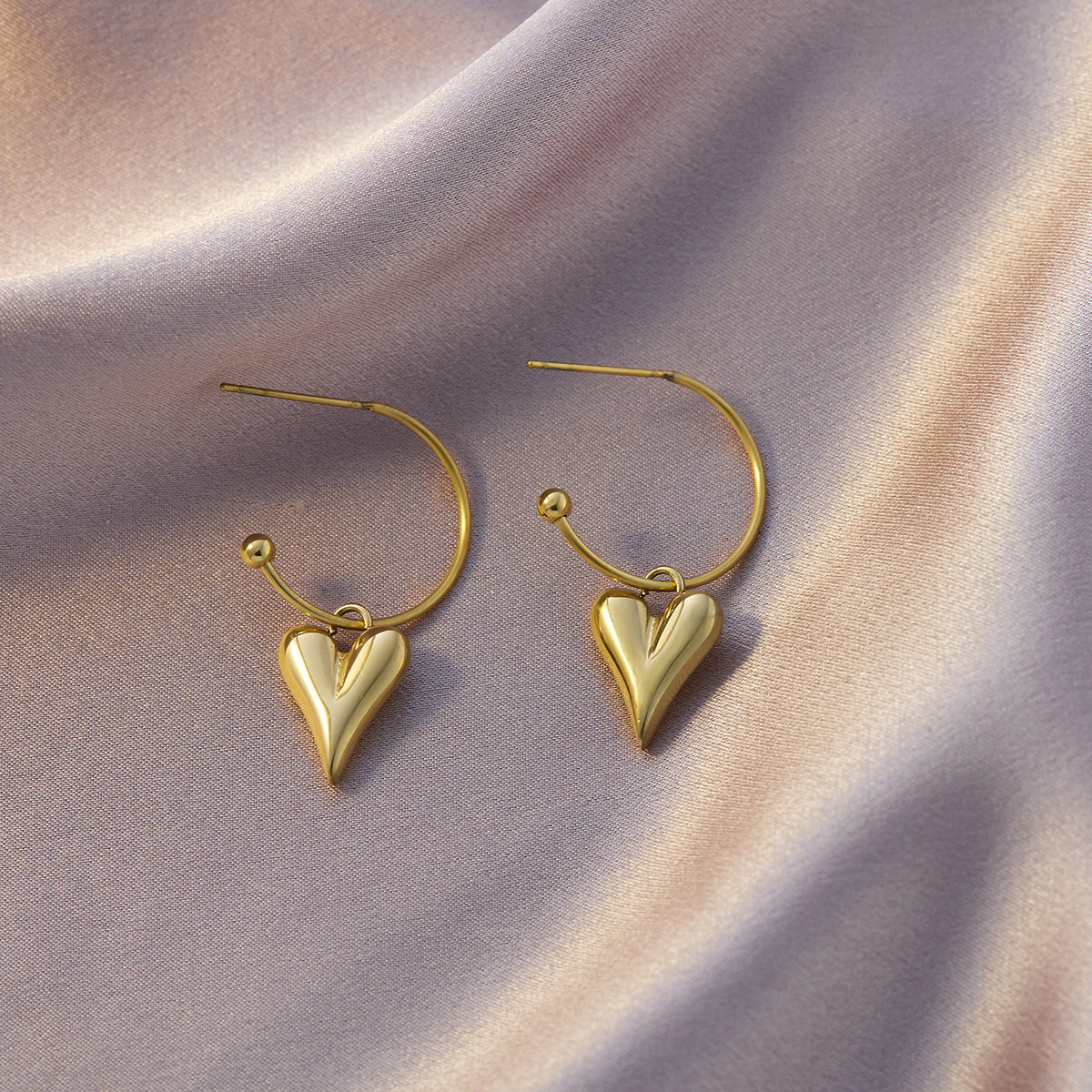 ポインテッドラブイヤリング